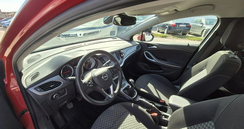 Opel Astra cena 46900 przebieg: 136996, rok produkcji 2019 z Sokołów Małopolski małe 191